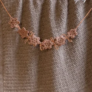 Guirlande de fleurs au crochet