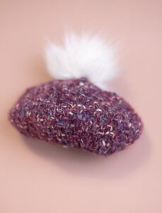 Béret sans coutures à pompon