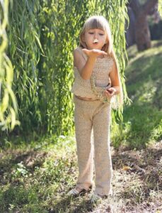 Pantalon au tricot et crochet